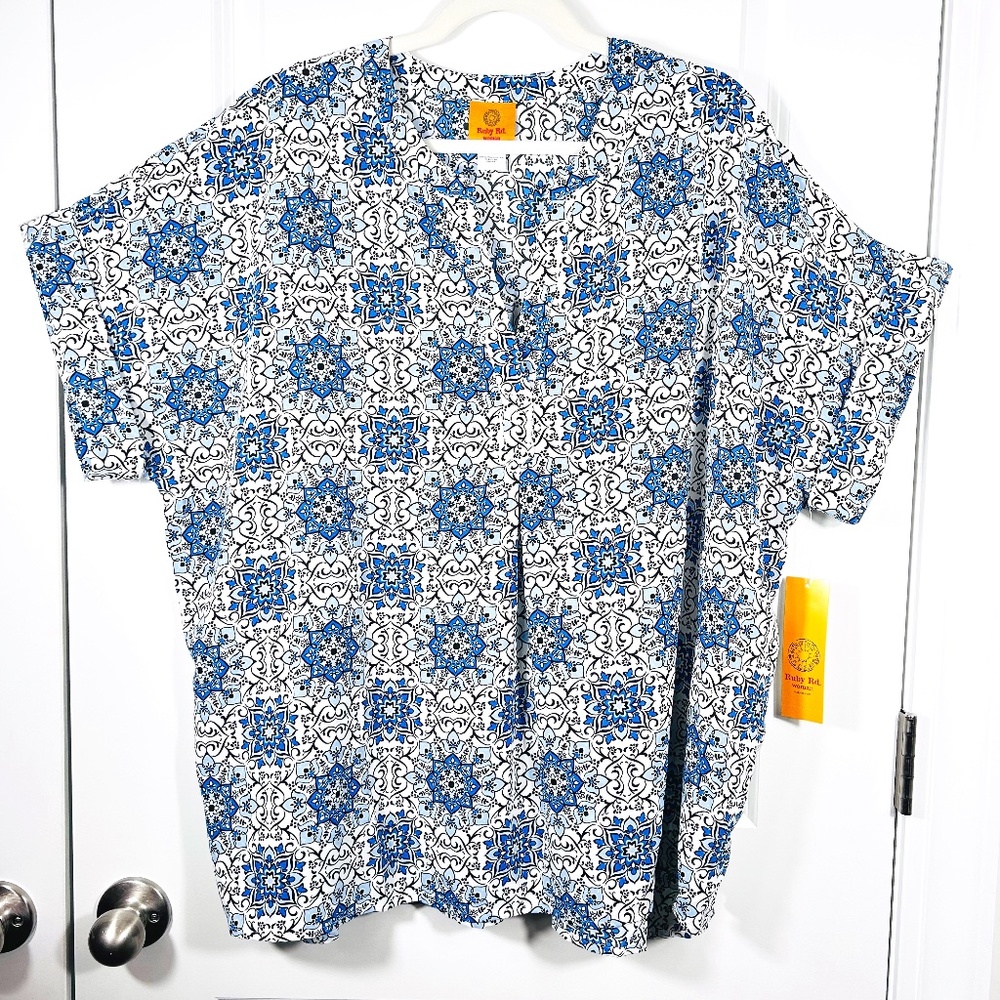 Top Blue White Size 3X V Neck Pullover Short Sleeve Summer New